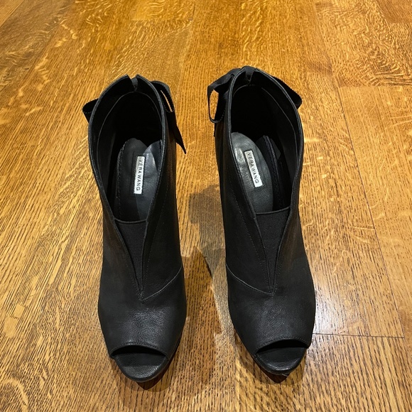 Vera Wang- peep toe heels with bow in back Size 7 - Picture 3 of 13